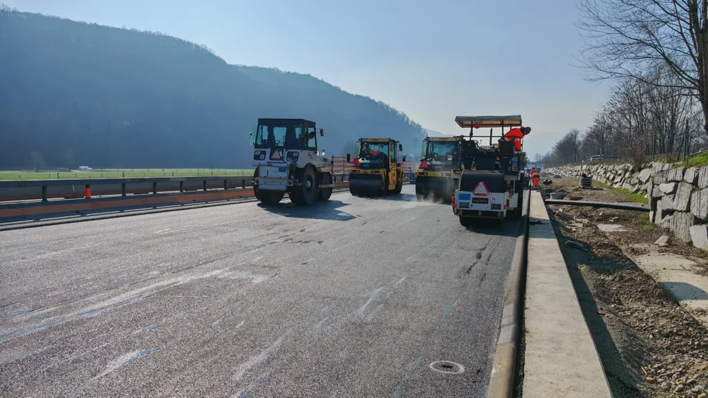 GELA - Autostrada A2 Tratto Lugano Nord-Sud — fotografia 1