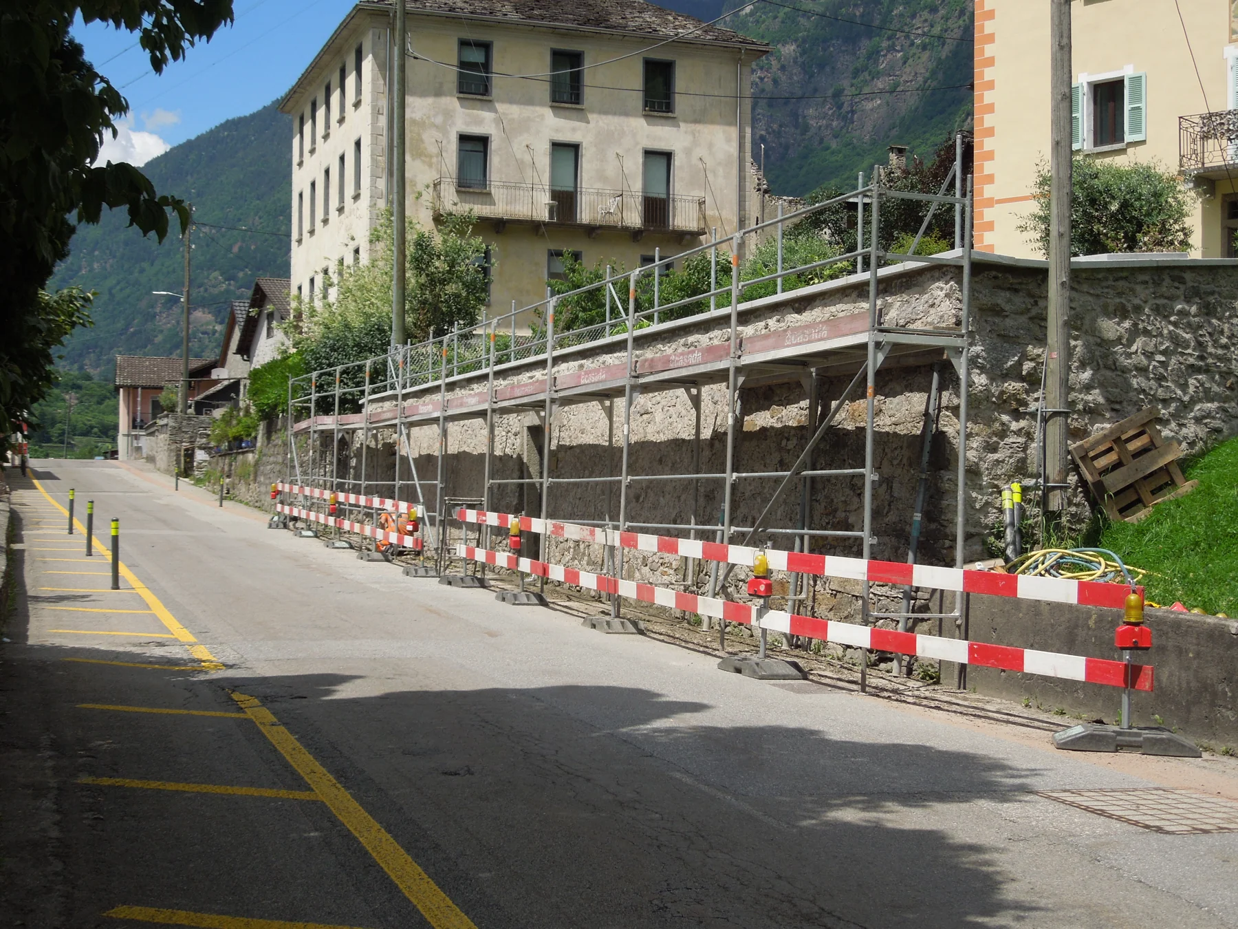 Muri Parrocchia - Malvaglia — fotografia 1