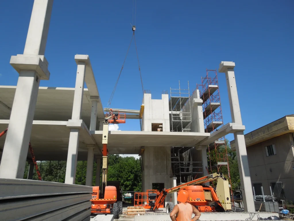 Montaggio Prefabbricati in Calcestruzzo - Stabio — fotografia 1