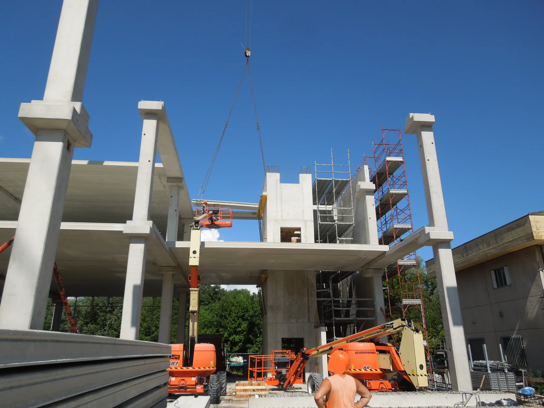 Montaggio Prefabbricati in Calcestruzzo - Stabio — fotografia 1